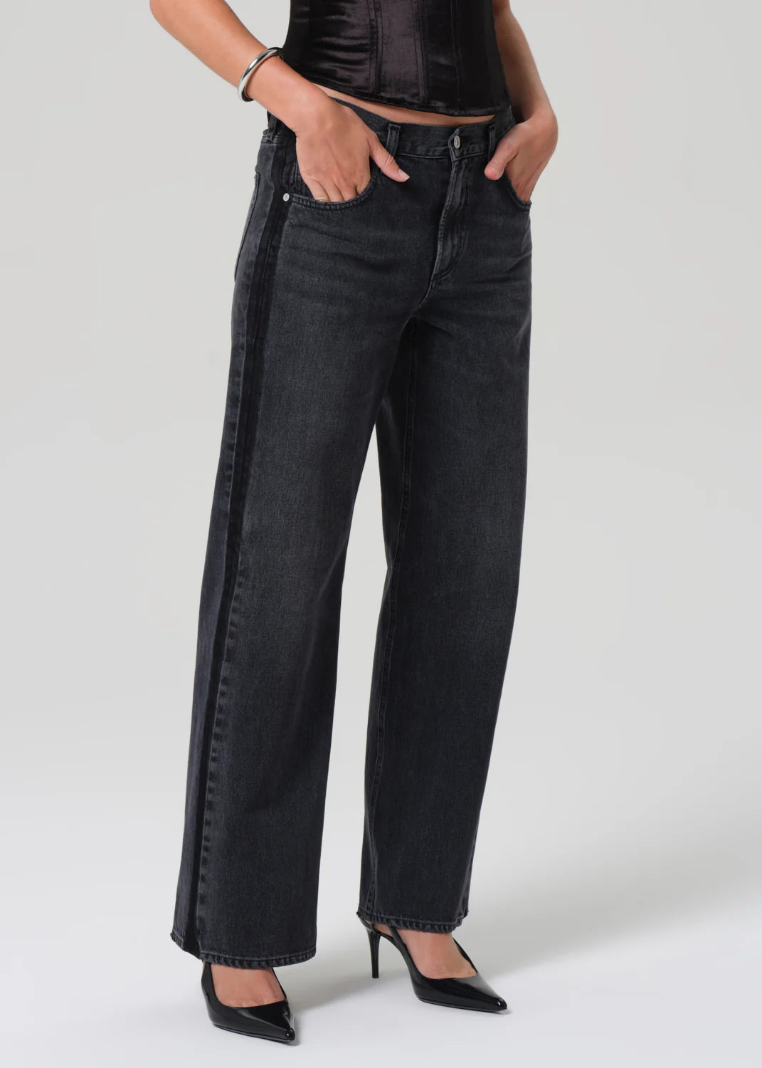 Lindz Straight- Kuro