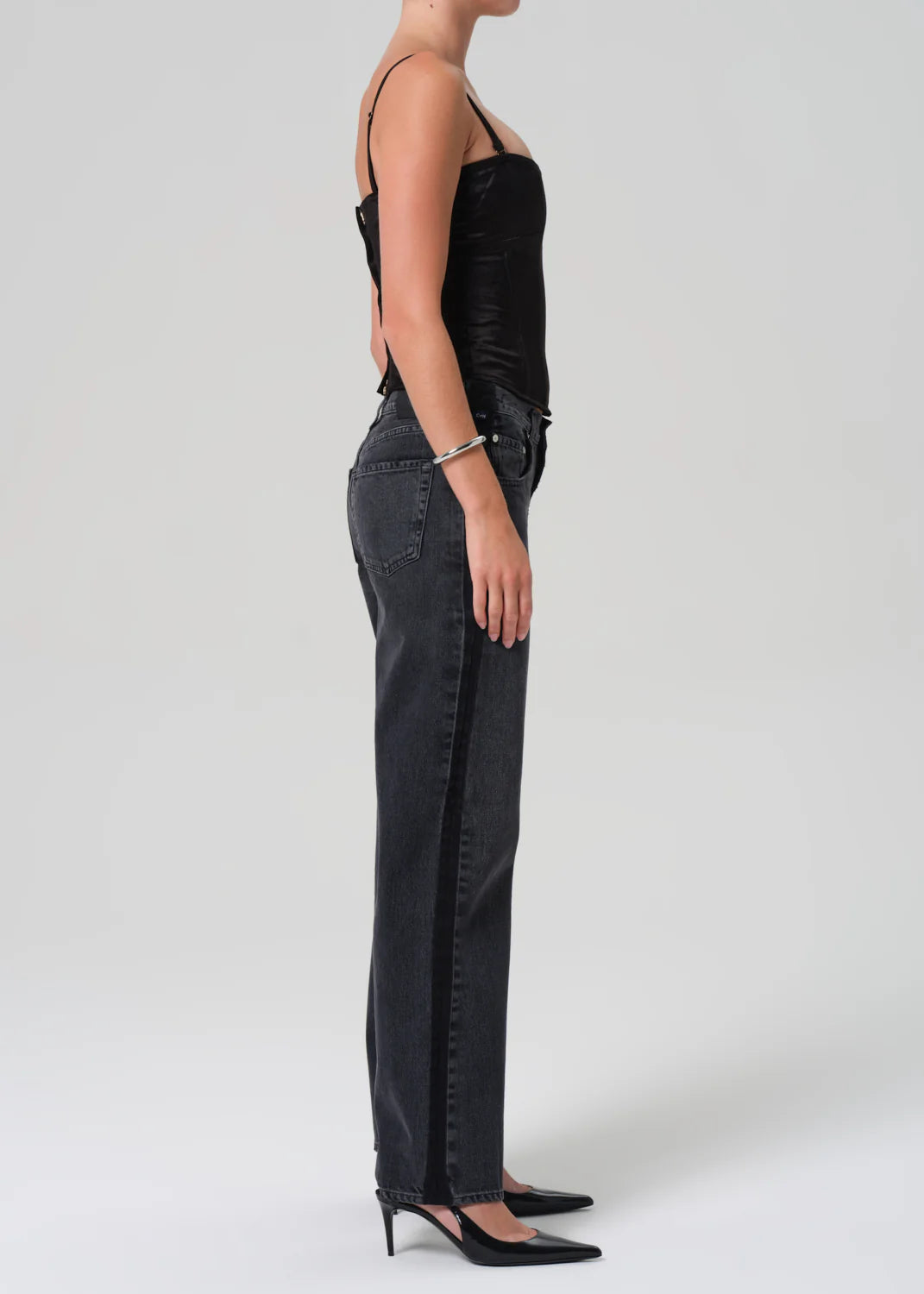 Lindz Straight- Kuro